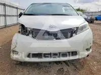 2015 Toyota SIENNA photo