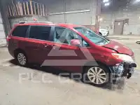 2015 Toyota SIENNA photo