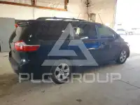 2015 Toyota SIENNA photo