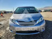 2015 Toyota SIENNA photo