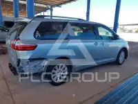 2015 Toyota SIENNA фото
