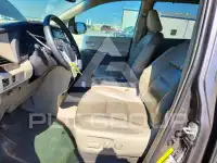 2015 Toyota SIENNA фото