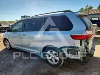 2015 Toyota SIENNA фото