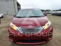 2015 Toyota SIENNA photo