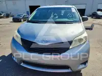 2015 Toyota SIENNA фото