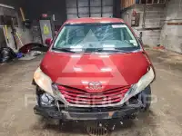 2015 Toyota SIENNA photo