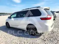 2015 Toyota SIENNA photo