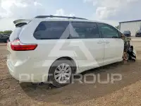 2015 Toyota SIENNA photo