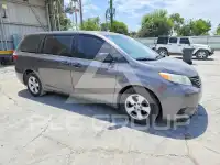 2015 Toyota SIENNA photo