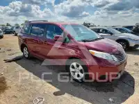 2015 Toyota SIENNA photo