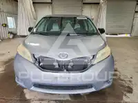 2015 Toyota SIENNA photo