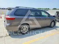 2015 Toyota SIENNA photo