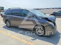 2015 Toyota SIENNA photo