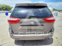 2015 Toyota SIENNA photo