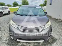 2015 Toyota SIENNA фото