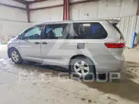 2015 Toyota SIENNA photo