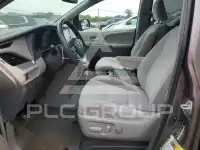 2015 Toyota SIENNA photo