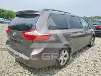2015 Toyota SIENNA photo