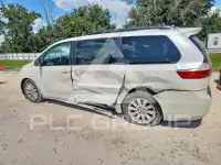 2015 Toyota SIENNA фото