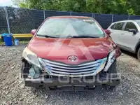 2015 Toyota SIENNA photo