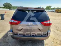 2015 Toyota SIENNA photo