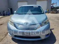 2015 Toyota SIENNA photo