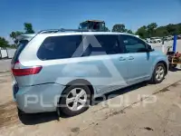 2015 Toyota SIENNA photo