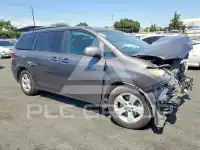 2015 Toyota SIENNA photo