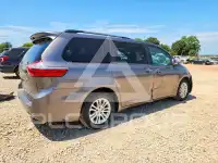 2015 Toyota SIENNA фото