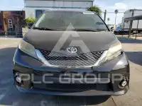 2015 Toyota SIENNA photo