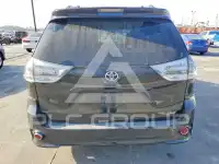 2015 Toyota SIENNA photo