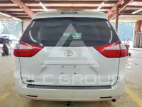 2015 Toyota SIENNA photo