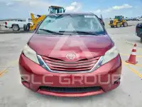 2015 Toyota SIENNA фото