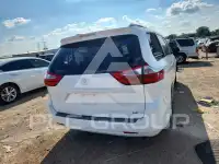 2015 Toyota SIENNA photo