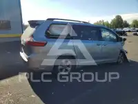 2015 Toyota SIENNA photo