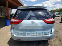 2015 Toyota SIENNA photo