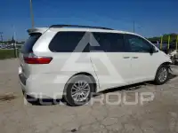 2015 Toyota SIENNA photo