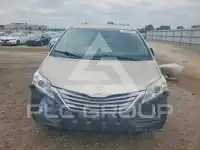 2015 Toyota SIENNA photo