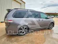 2015 Toyota SIENNA photo