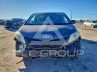 2015 Toyota SIENNA photo