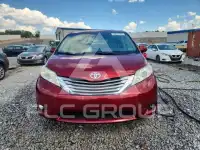 2015 Toyota SIENNA photo