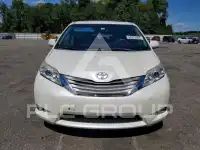2015 Toyota SIENNA photo