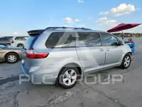 2015 Toyota SIENNA photo