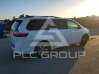 2015 Toyota SIENNA photo