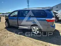 2015 Toyota SIENNA photo