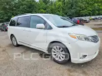 2015 Toyota SIENNA photo