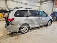 2015 Toyota SIENNA photo