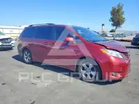 2015 Toyota SIENNA photo