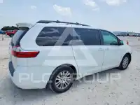 2015 Toyota SIENNA photo