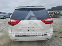 2015 Toyota SIENNA photo
